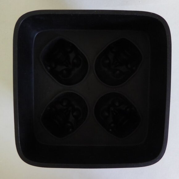 DINE ASIA BRAND TWO 3D SKULL ICE CUBE SILICONE TRAY MAKER MOLD FORMS (USED ONCE - Picture 10 of 12